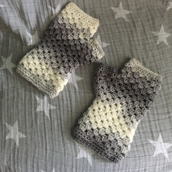 Grey and White Handmade Handwarmers Size Small - Picture 1 of 1